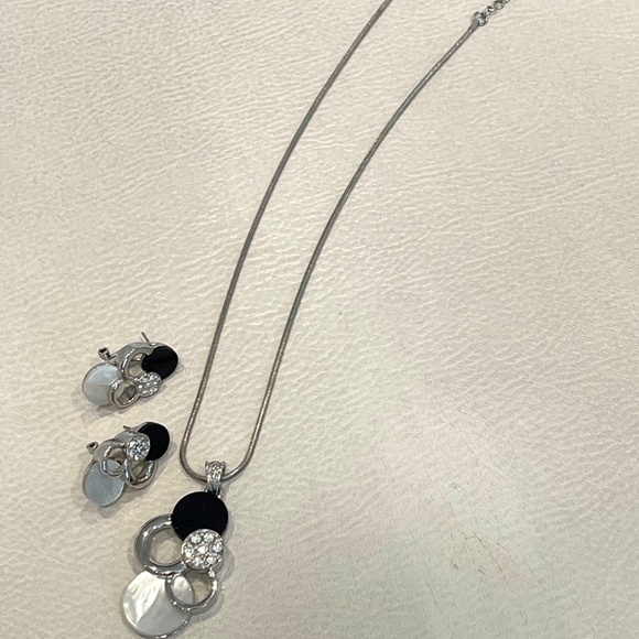 Diamond and Pearl Necklace and Earrings - Picture 2 of 4